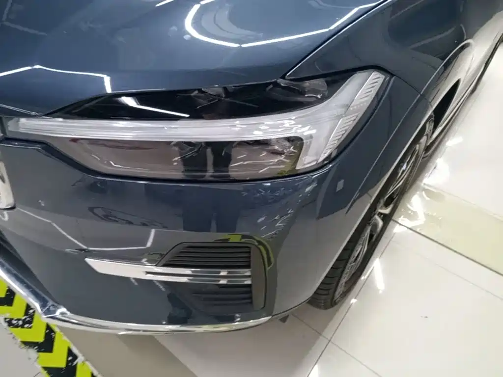 Фото 24 - Volvo XC60