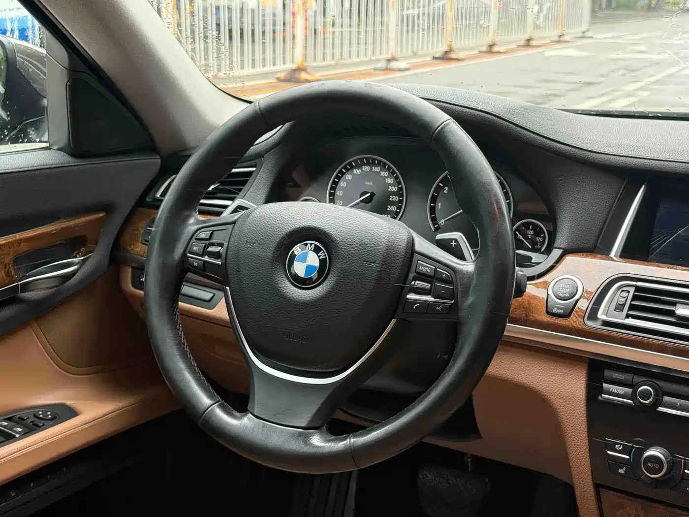 BMW 7 Series 2013 Model 740Li Luxury фото 16