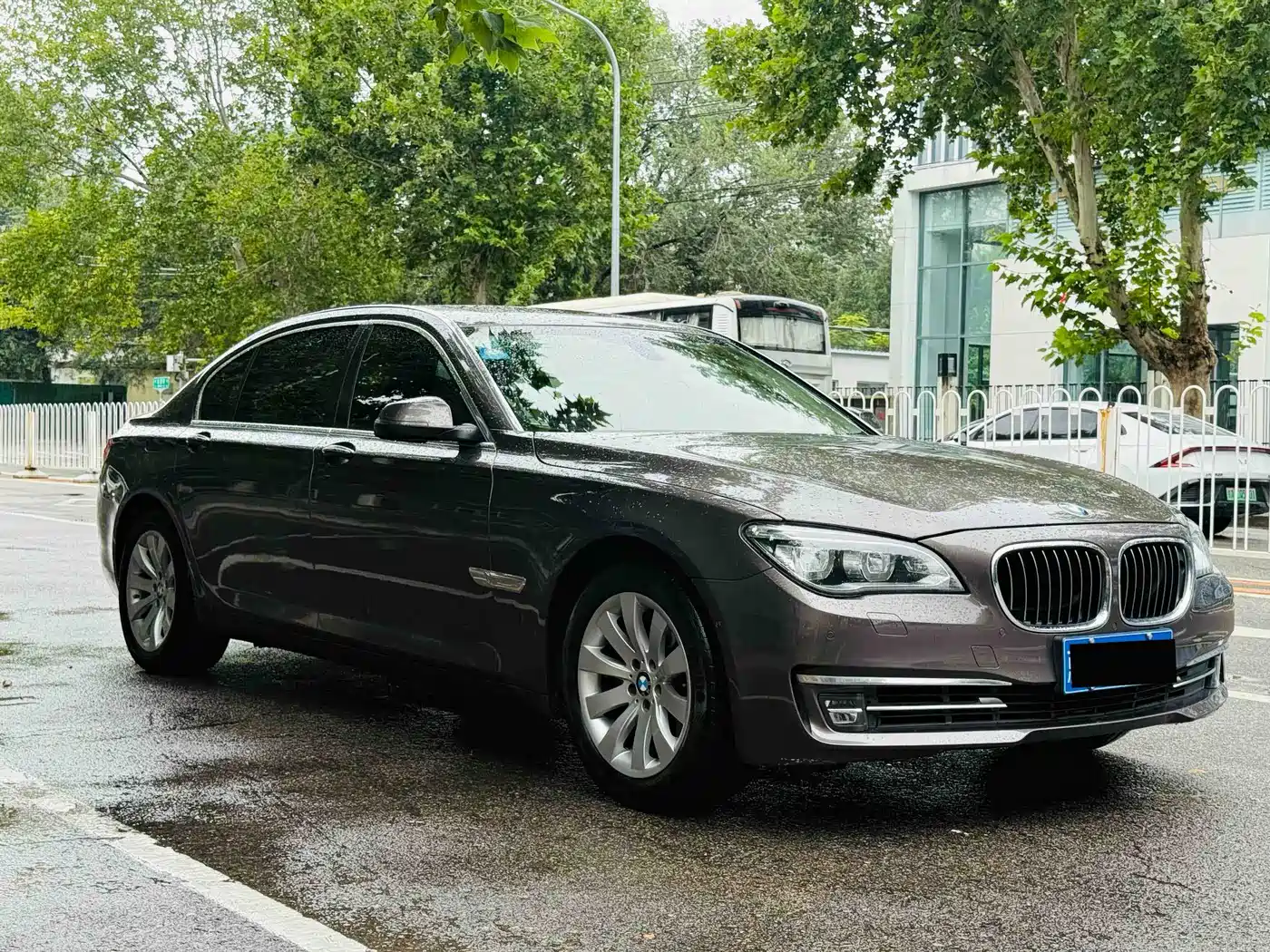 BMW 7 Series 2013 Model 740Li Luxury фото 3