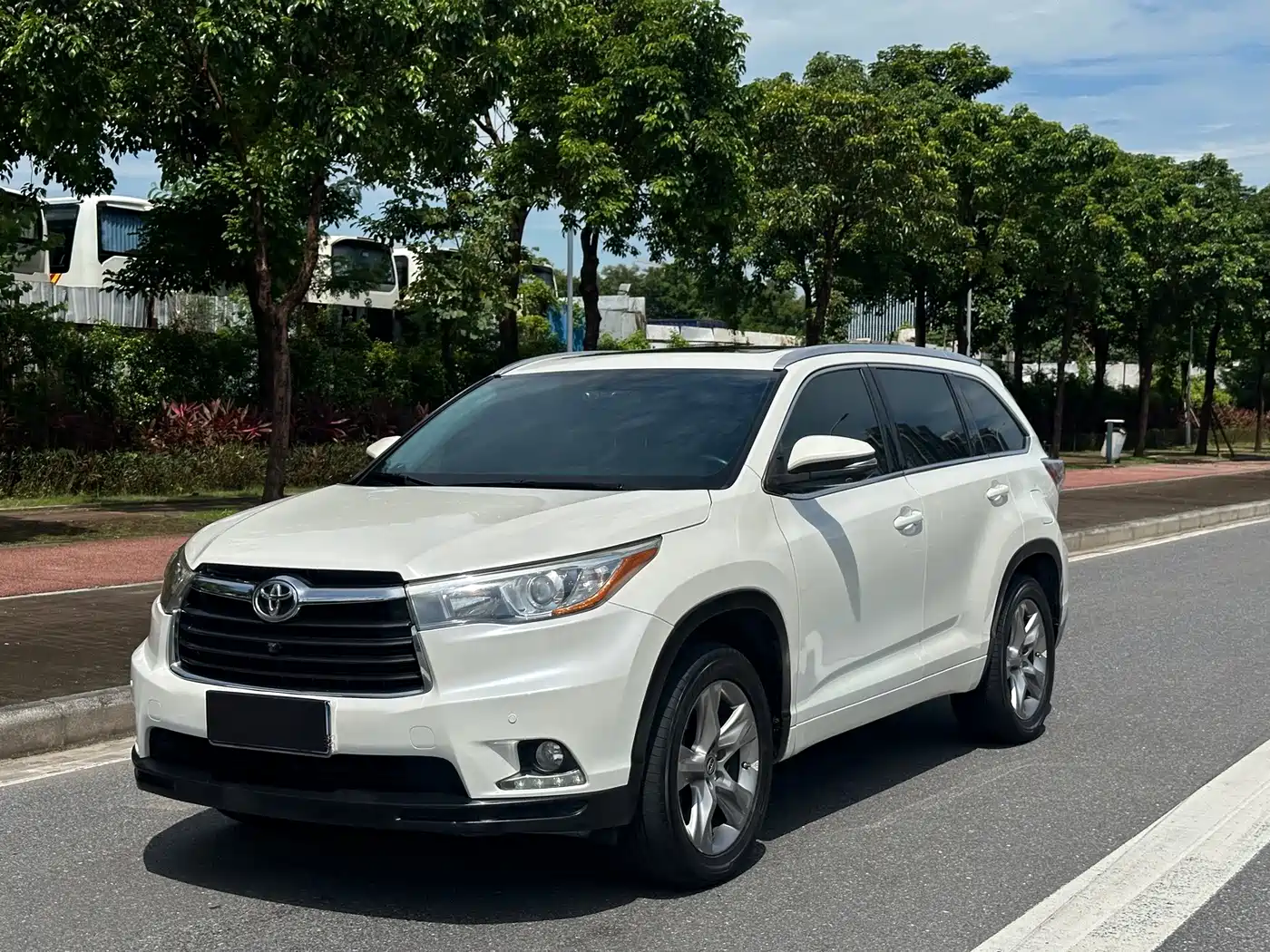 Фото 1 - Toyota Highlander