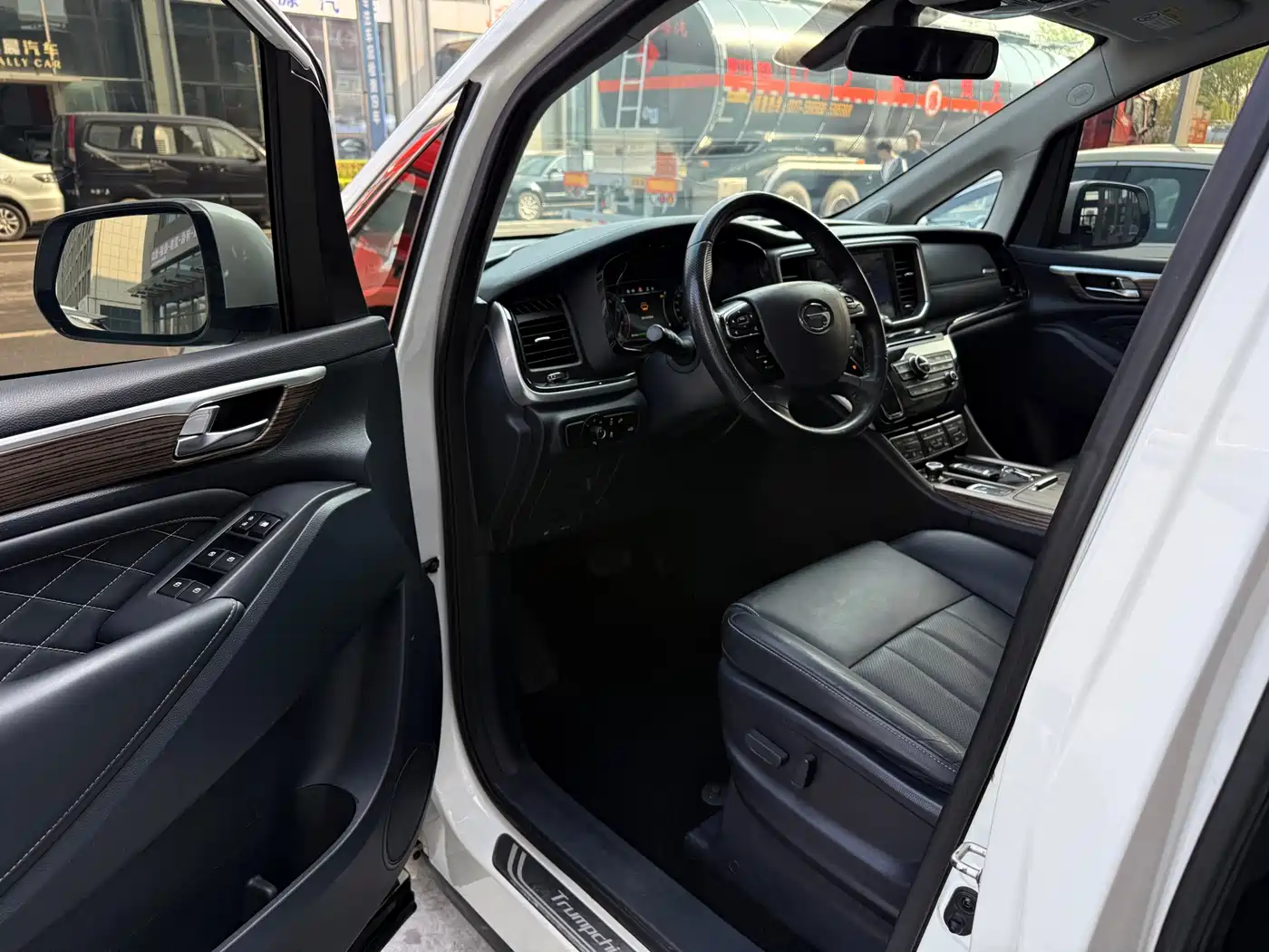 GAC Trumpchi Trumpchi M8 2020 390T Prestige фото 16