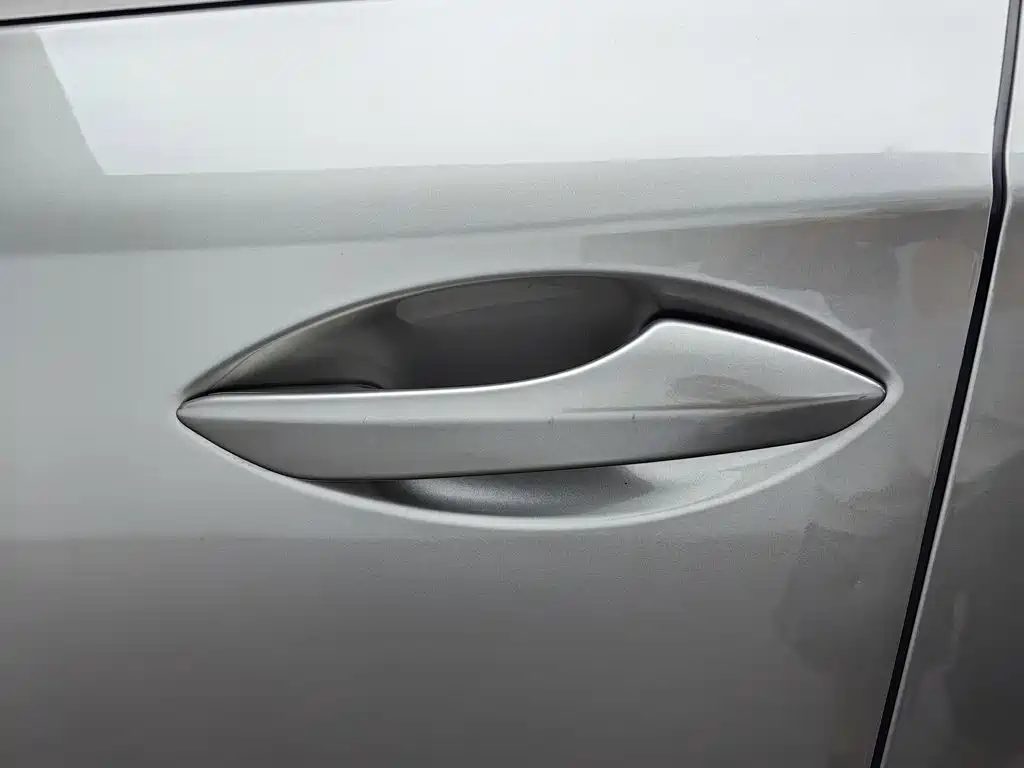 Фото 18 - Lexus NX
