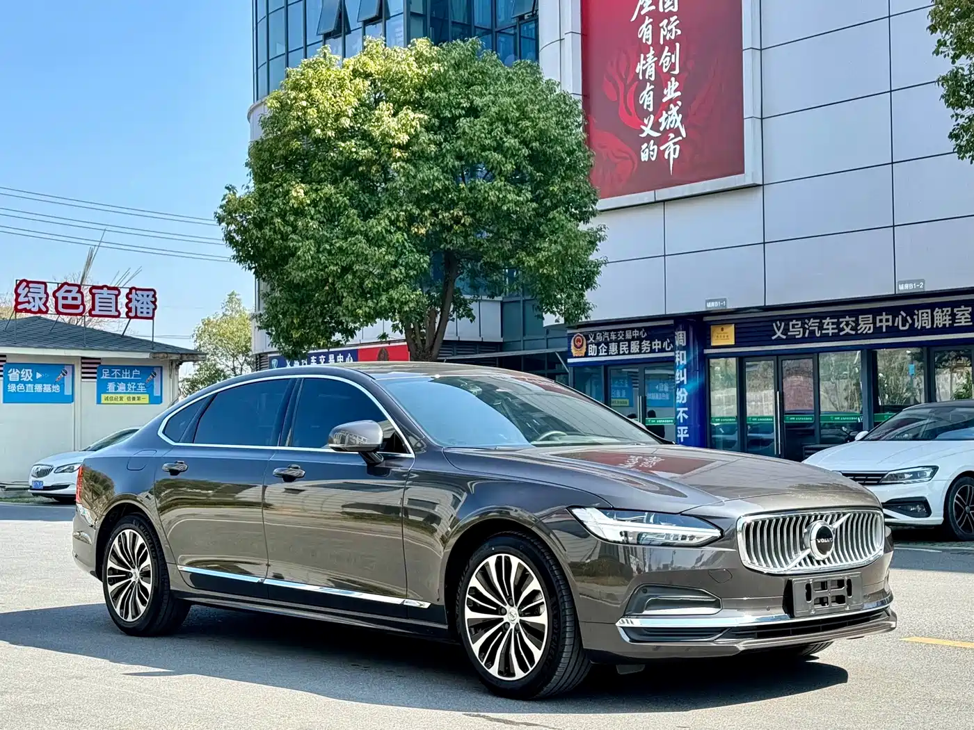 Фото 3 - Volvo S90