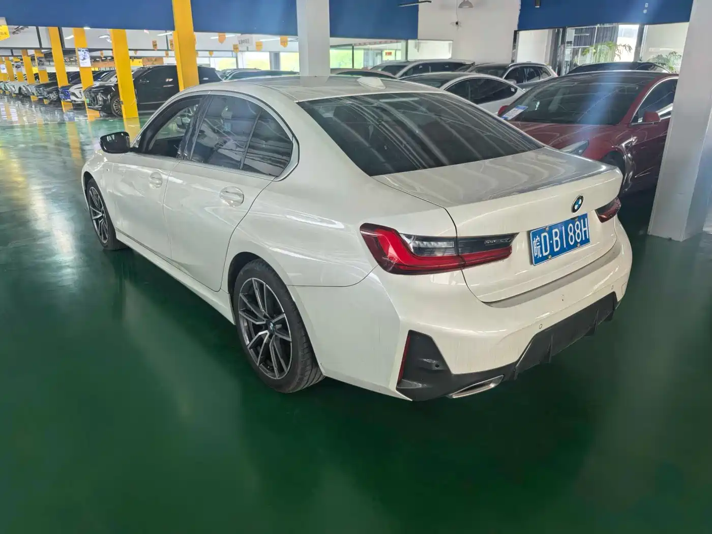 BMW 3 Series 2023 320i M Sport Package фото 10