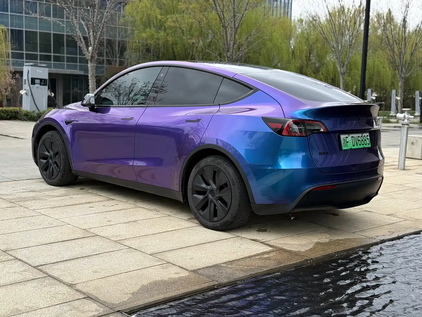TESLA MODEL Y