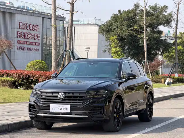 VOLKSWAGEN TOUAREG