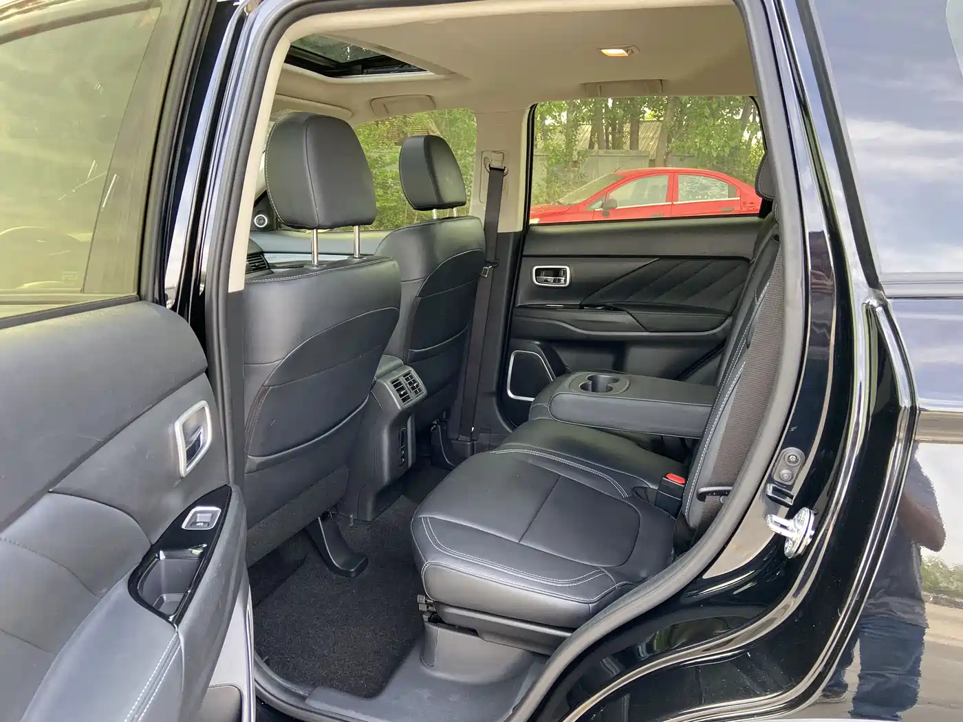 MITSUBISHI OUTLANDER