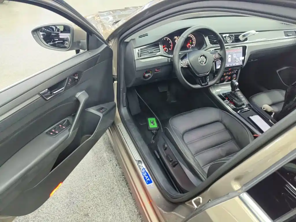 Фото 16 - Volkswagen Passat