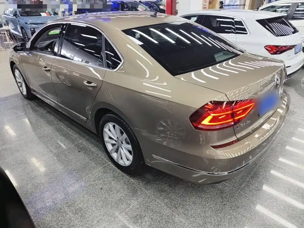 Фото 5 - Volkswagen Passat