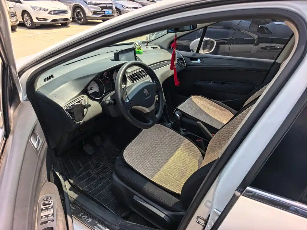 Peugeot 308 2013 2013 Model 1.6L Manual Superior Style