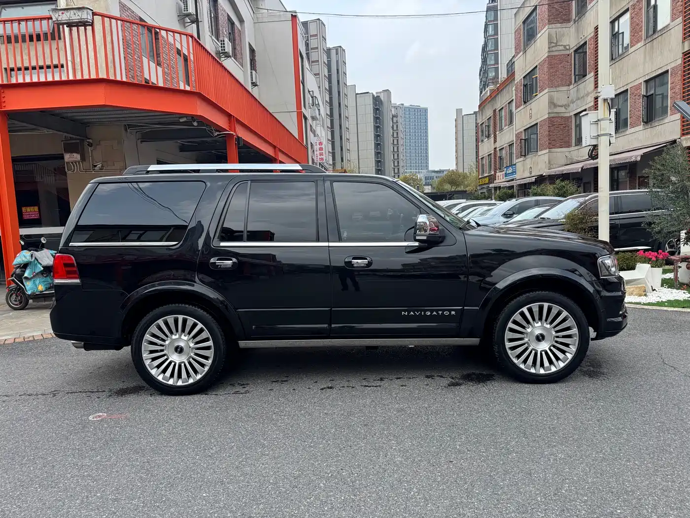LINCOLN NAVIGATOR