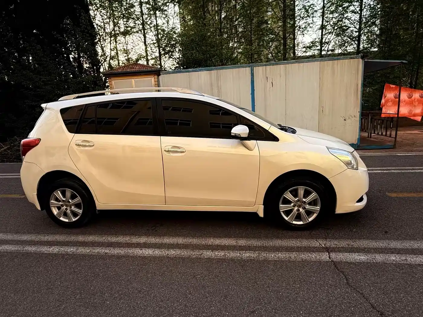 Toyota E'Z 2014 Xingyao 180E CVT Elite фото 3