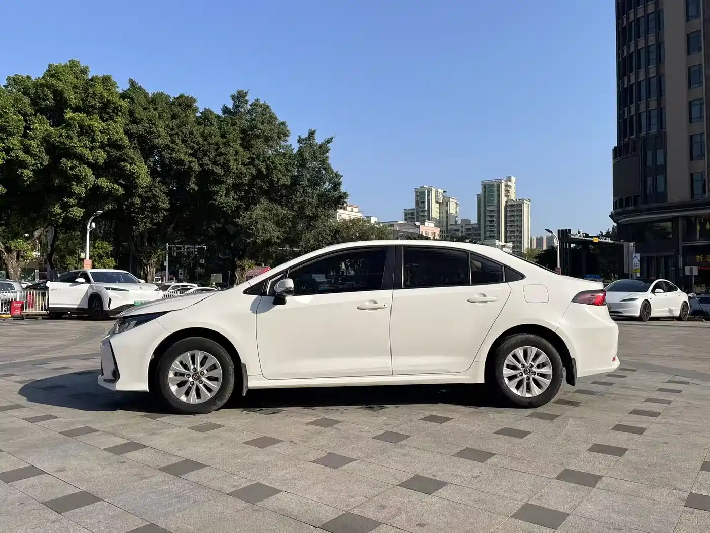 Toyota Corolla 2019 1.2T S-CVT GL Pioneer Edition фото 4