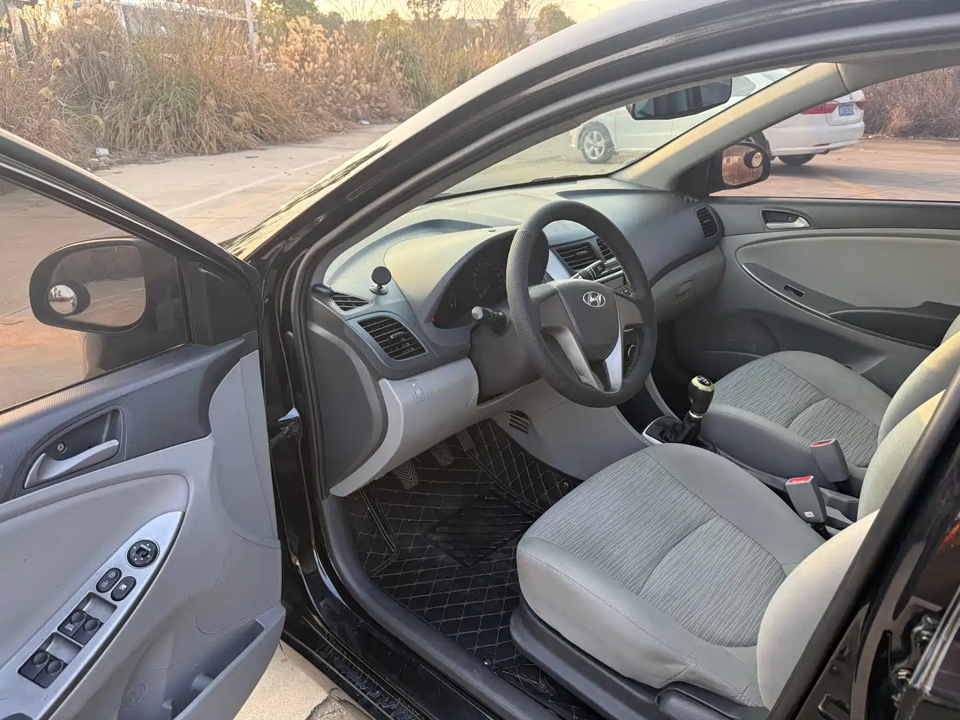 Hyundai Verna 2014 1.4L Manual Top TOP фото 8