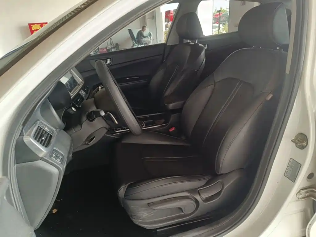 Photo 15 - Kia K5
