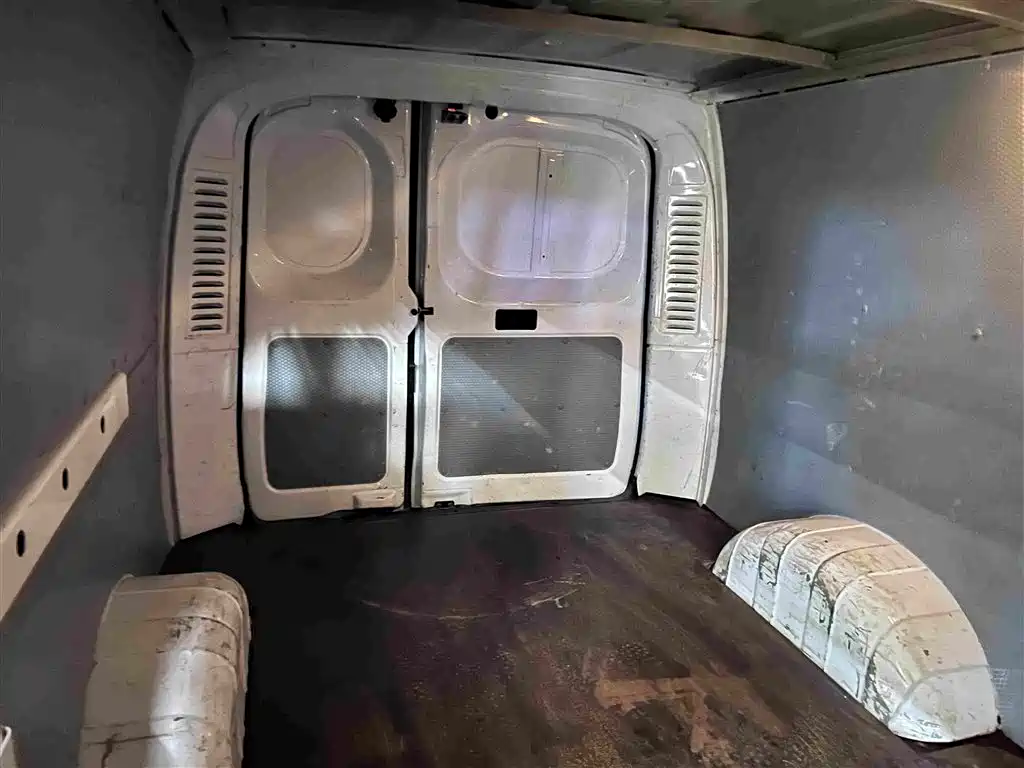 Photo 5 - Maxus Maxus EV30
