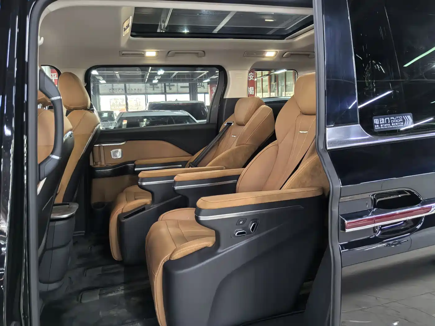 Hongqi HQ9 PHEV 2024 Model 2.0T AWD Business Edition фото 9