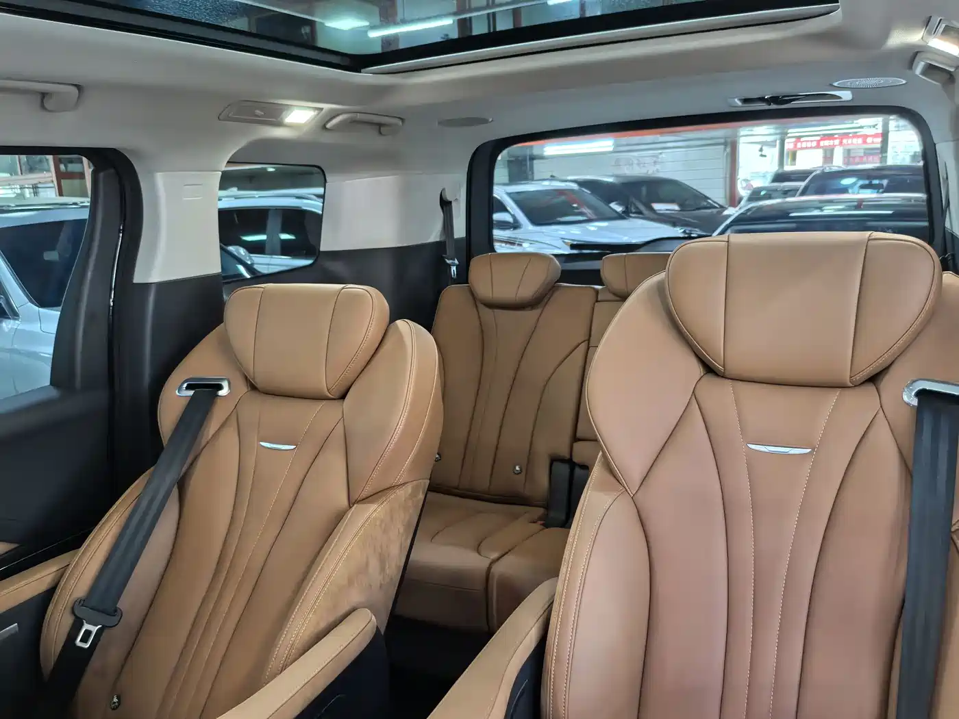 Hongqi HQ9 PHEV 2024 Model 2.0T AWD Business Edition фото 12
