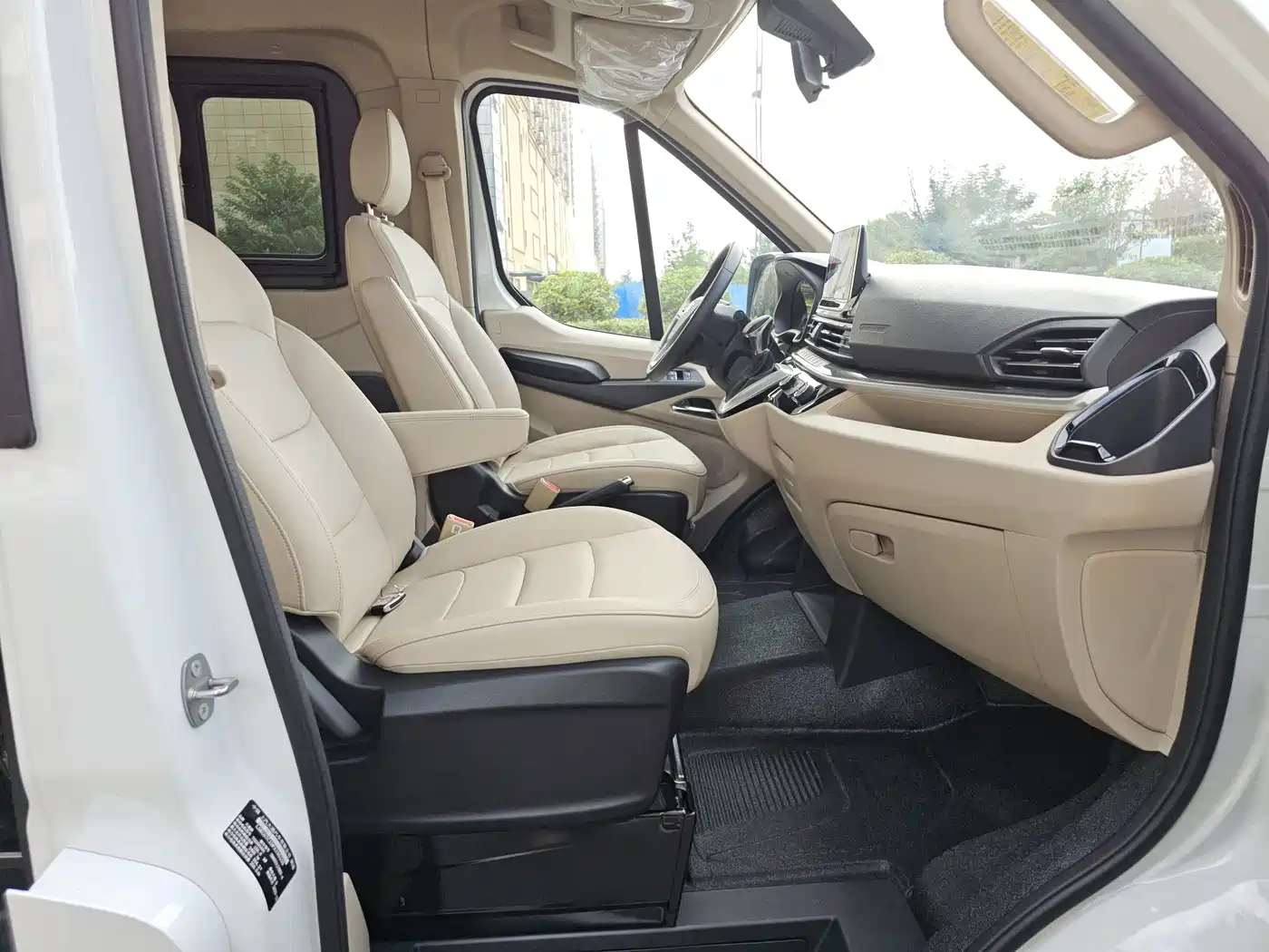 Maxus New Tour EV90 2026 2022 BUS Standard Long Wheelbase High Roof 9-seater 88.55kWh