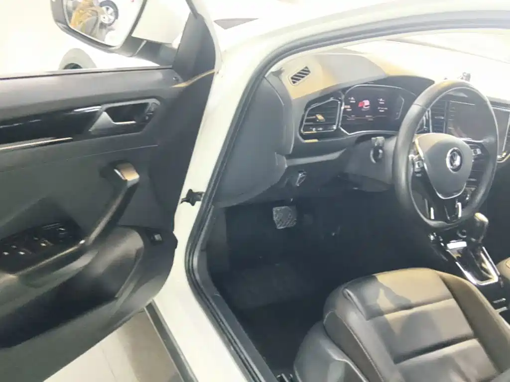 VOLKSWAGEN T-ROC EXPLORING SONGS