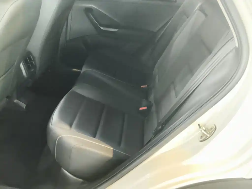 VOLKSWAGEN T-ROC EXPLORING SONGS