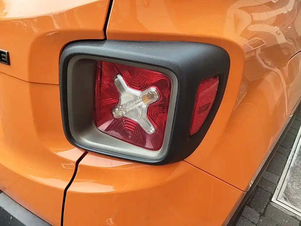 Photo 8 - Jeep Renegade