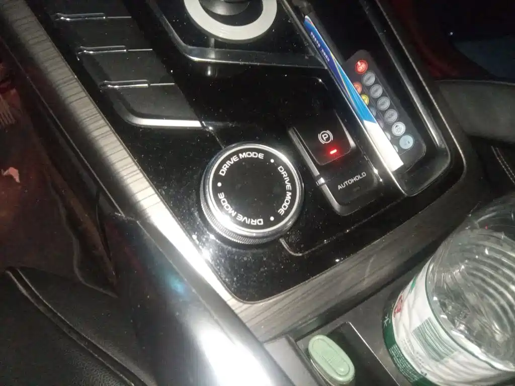 Фото 7 - Geely Atlas