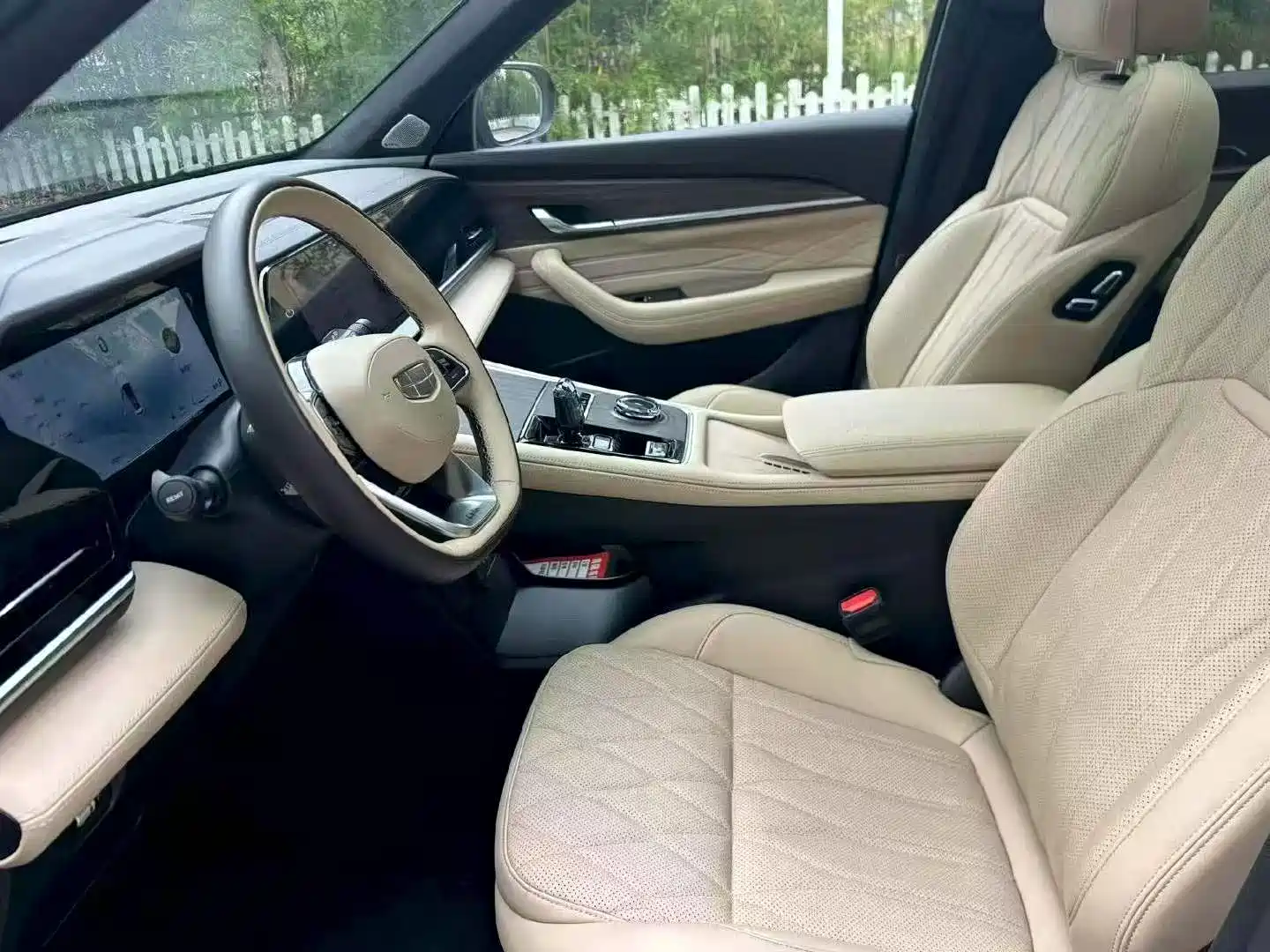 Фото 4 - Geely Monjaro
