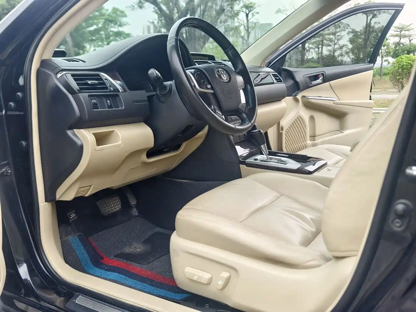 Toyota Camry 2015 2.0G Leading Edition фото 8