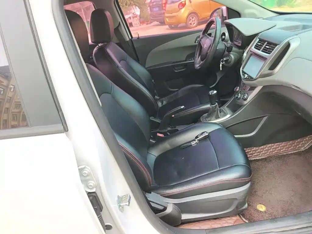 Chevrolet Aveo 2015 2014 Sedan 1.4SE MT Joy Edition