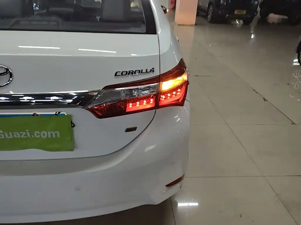 Toyota Corolla 2014 1.6L CVT GL-i Leather Edition фото 8