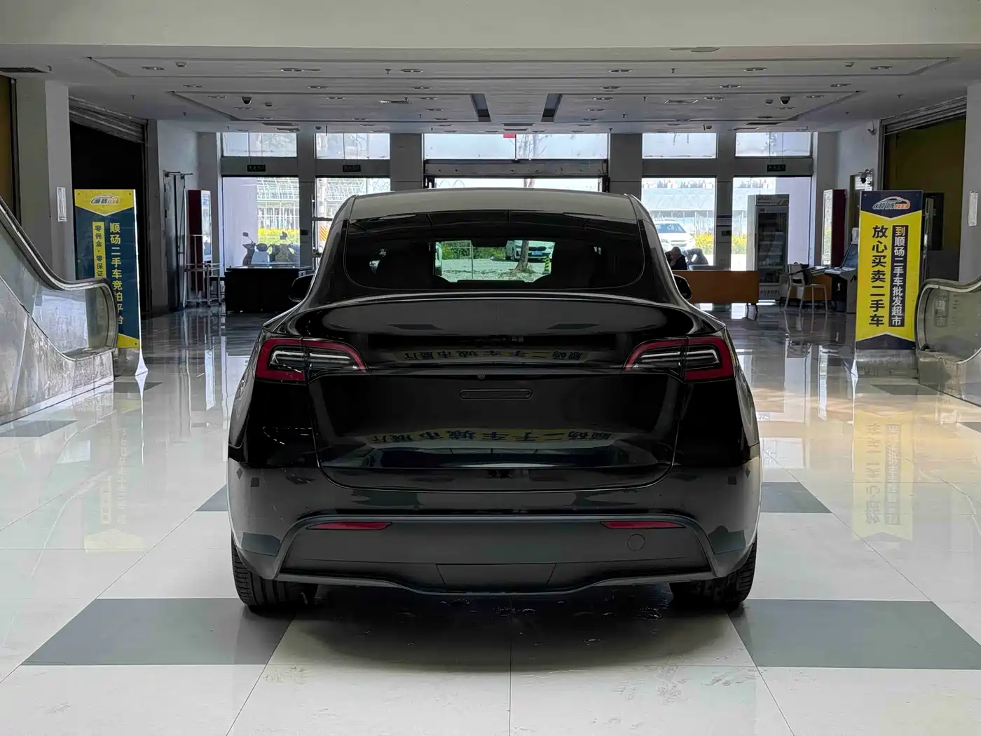 TESLA MODEL Y