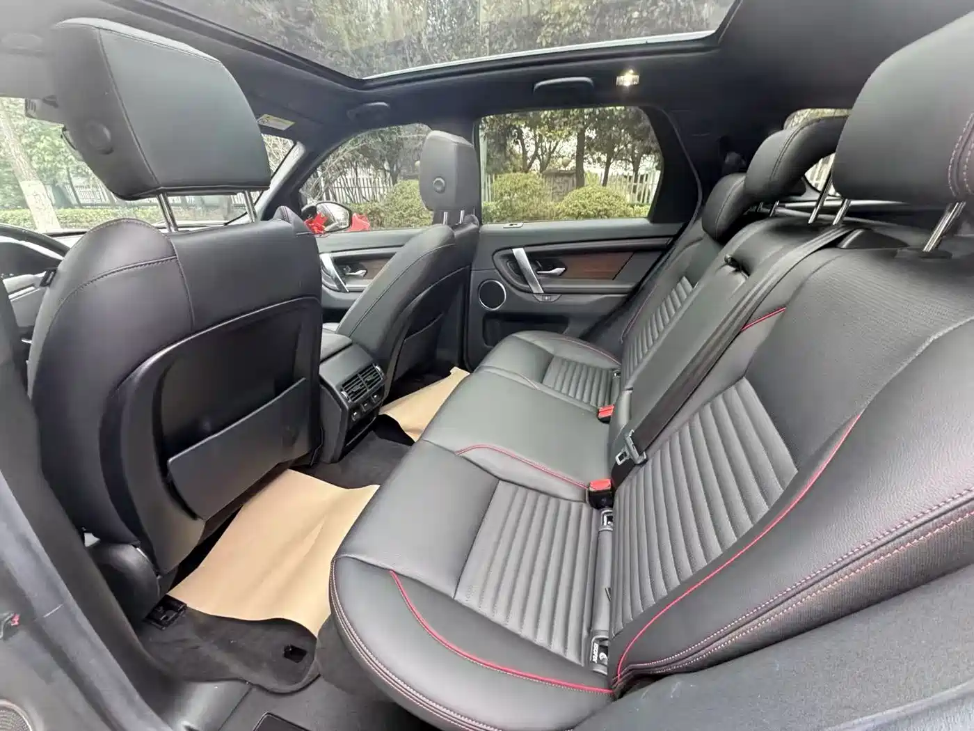 Land Rover Discovery Sport 2022 Model 249PS R-Dynamic S Performance Edition 5-Seater фото 8