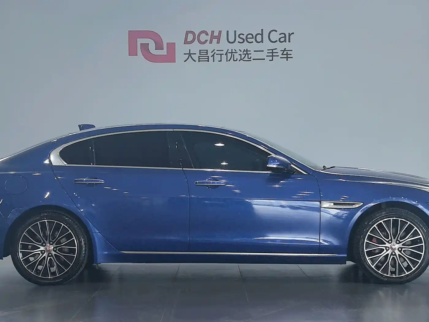 Фото 3 - Jaguar XEL