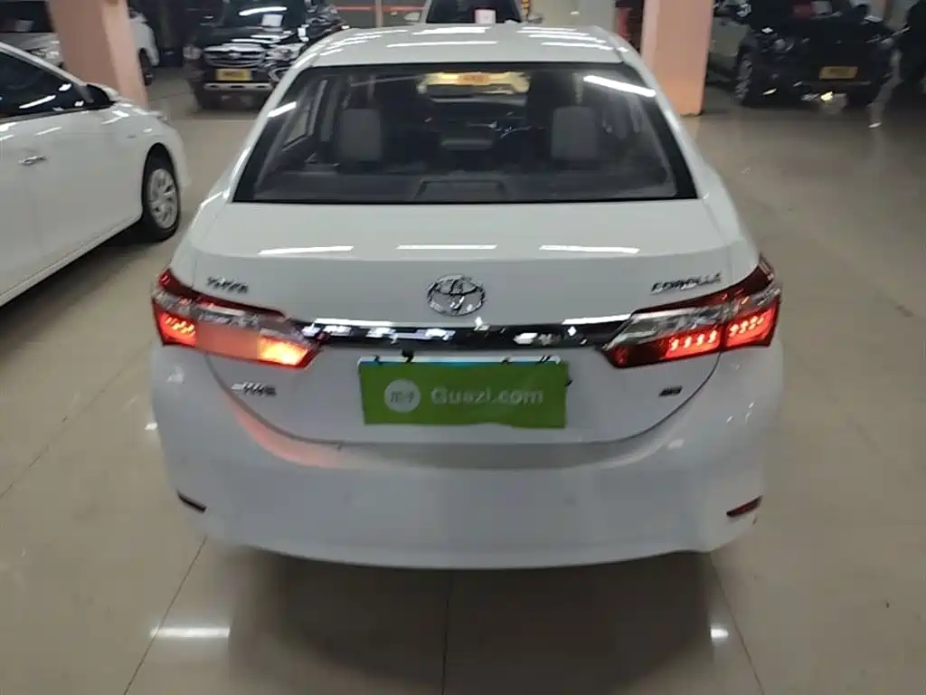 Toyota Corolla 2014 1.6L CVT GL-i Leather Edition фото 6