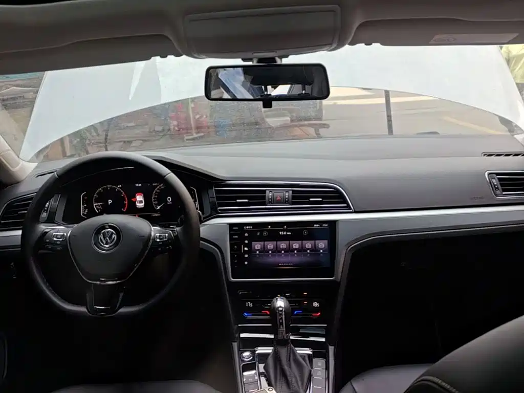 VOLKSWAGEN LINGDU