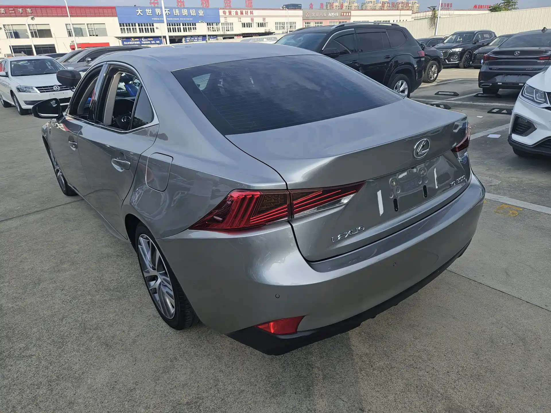 صورة 10 - Lexus IS