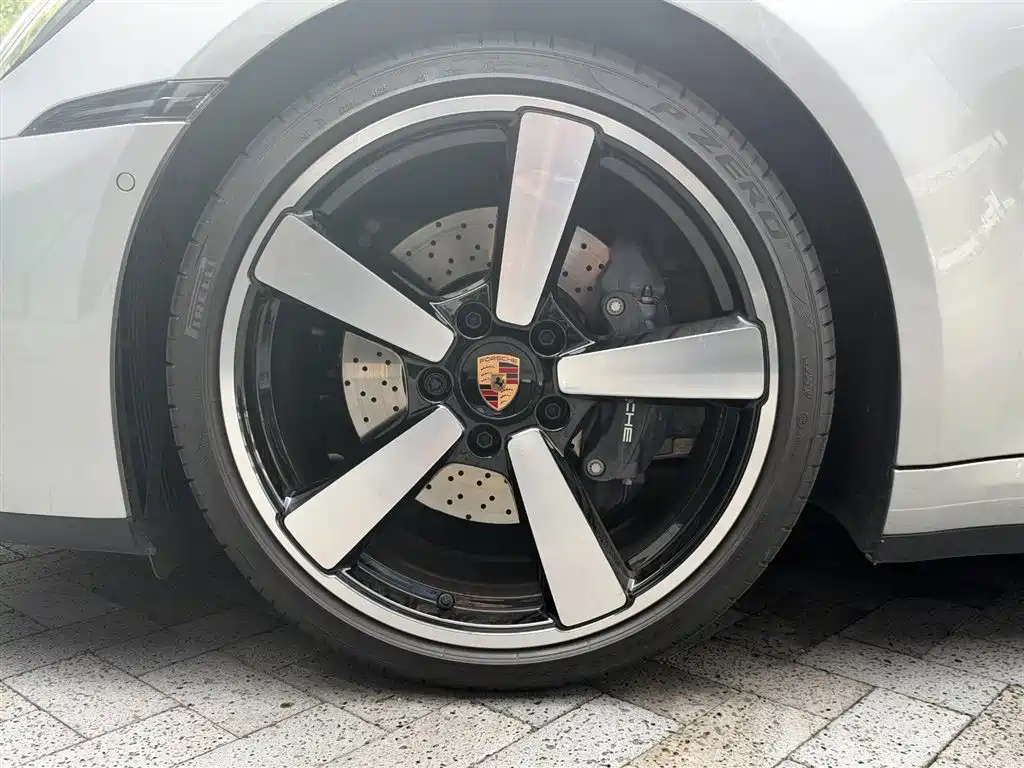 Photo 17 - Porsche 911