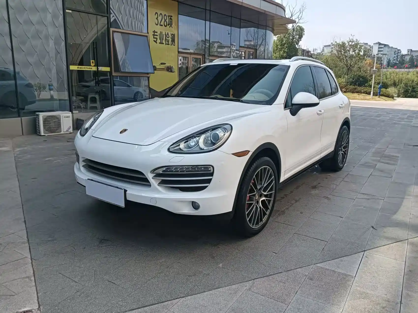Photo 1 - Porsche Cayenne