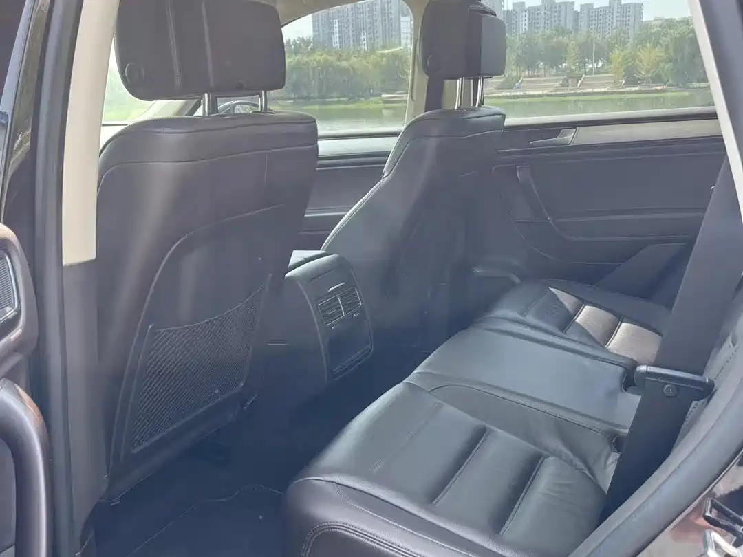 Volkswagen Touareg 2017 3.0TSI Explorer Edition фото 4