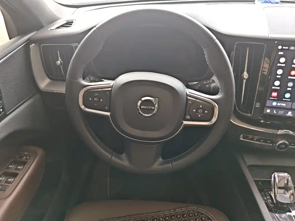 Фото 11 - Volvo XC60