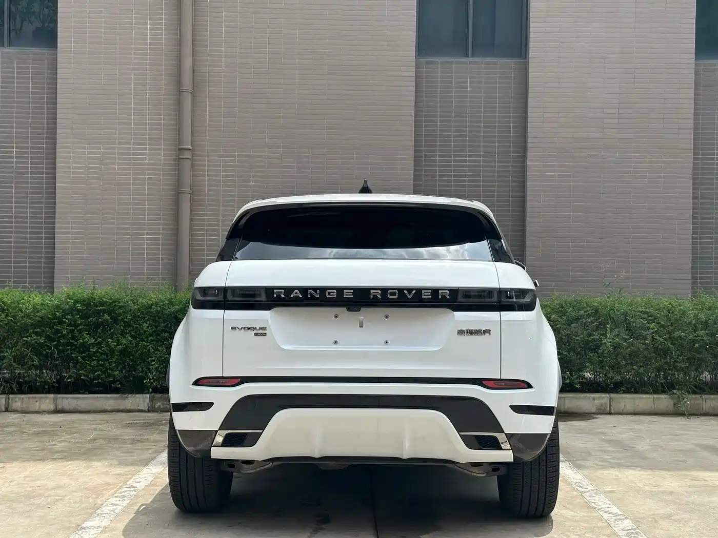 Land Rover Range Rover Evoque New Energy 2022 Range Rover Evoque L P300e Plug-in Hybrid фото 11