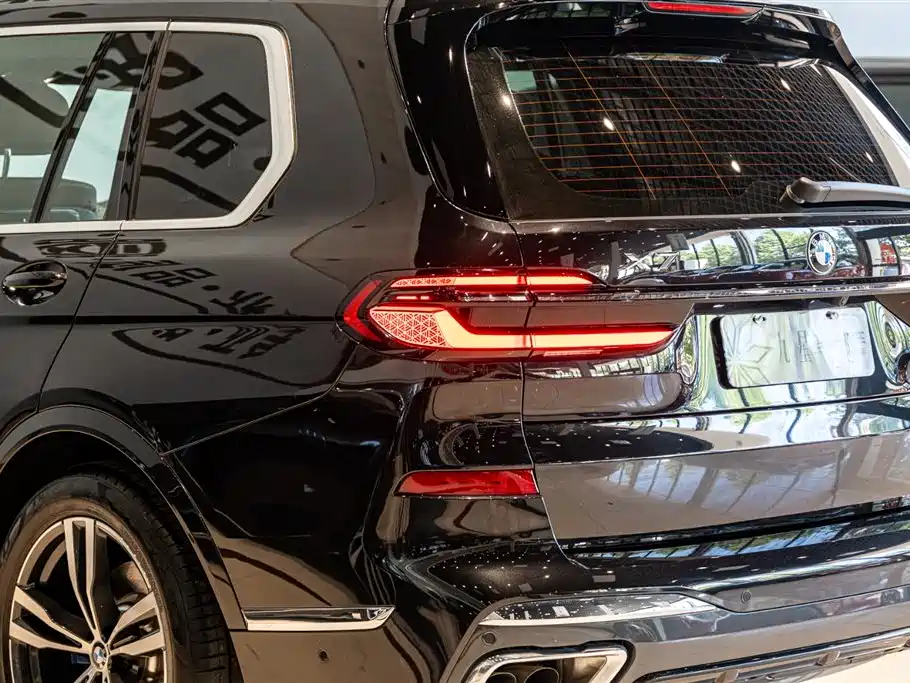 BMW X7 2023 xDrive40i Exclusive M Sport Package фото 19