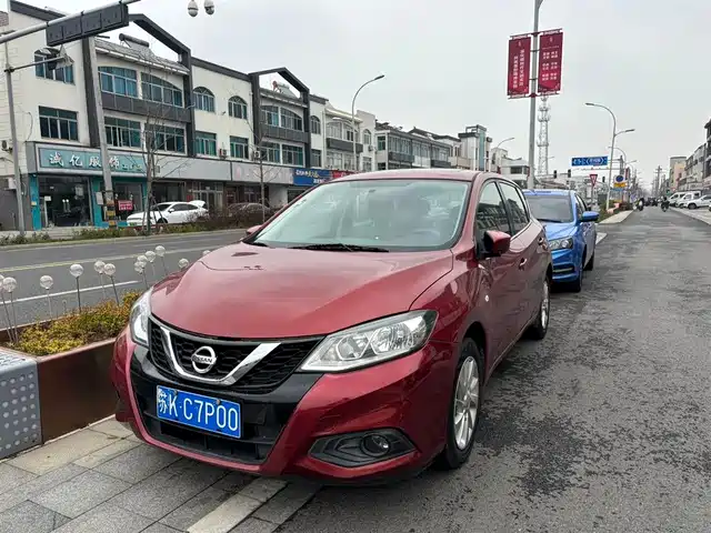 NISSAN TIIDA