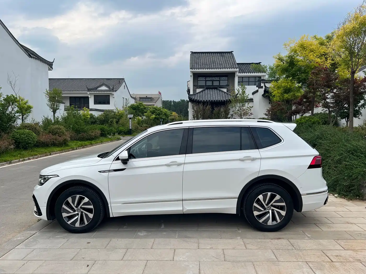 Volkswagen Tiguan L PHEV 2022 430PHEV Plug-in Hybrid Flagship Edition фото 4