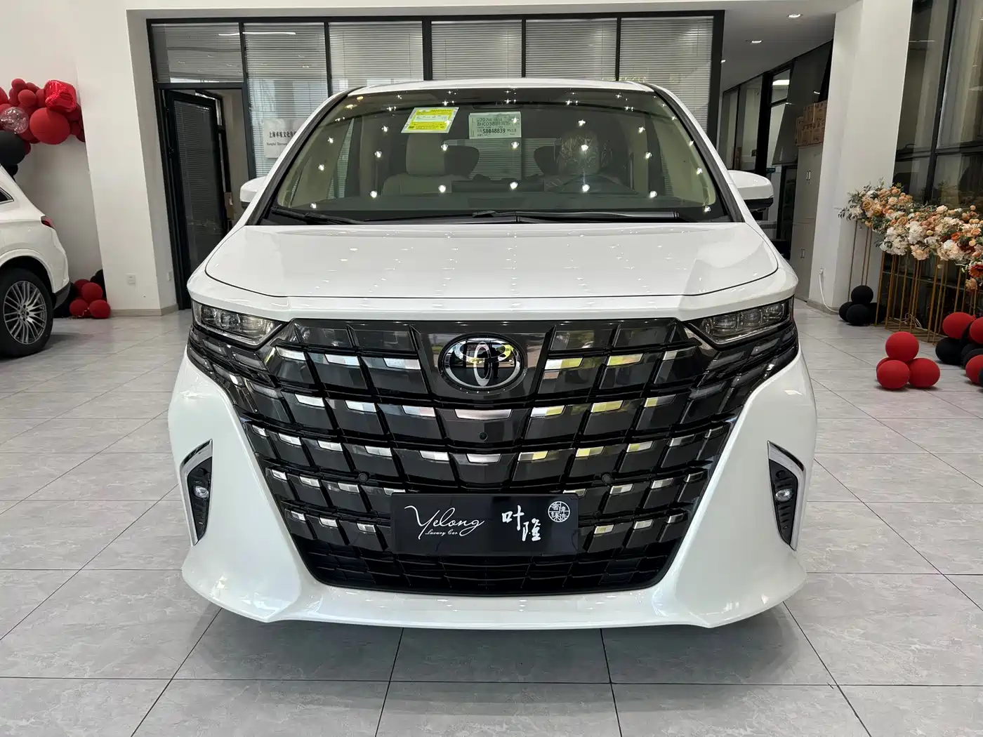 Toyota Alphard 2025 Hybrid 2.5L Ultimate Gold Edition фото 2