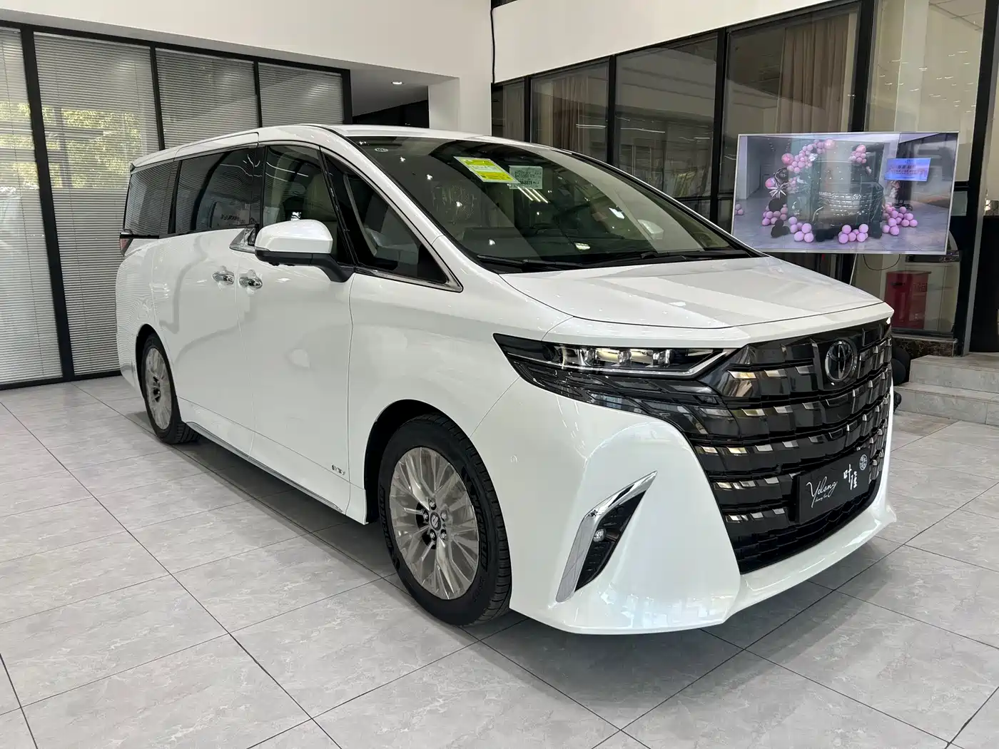 Toyota Alphard 2025 Hybrid 2.5L Ultimate Gold Edition
