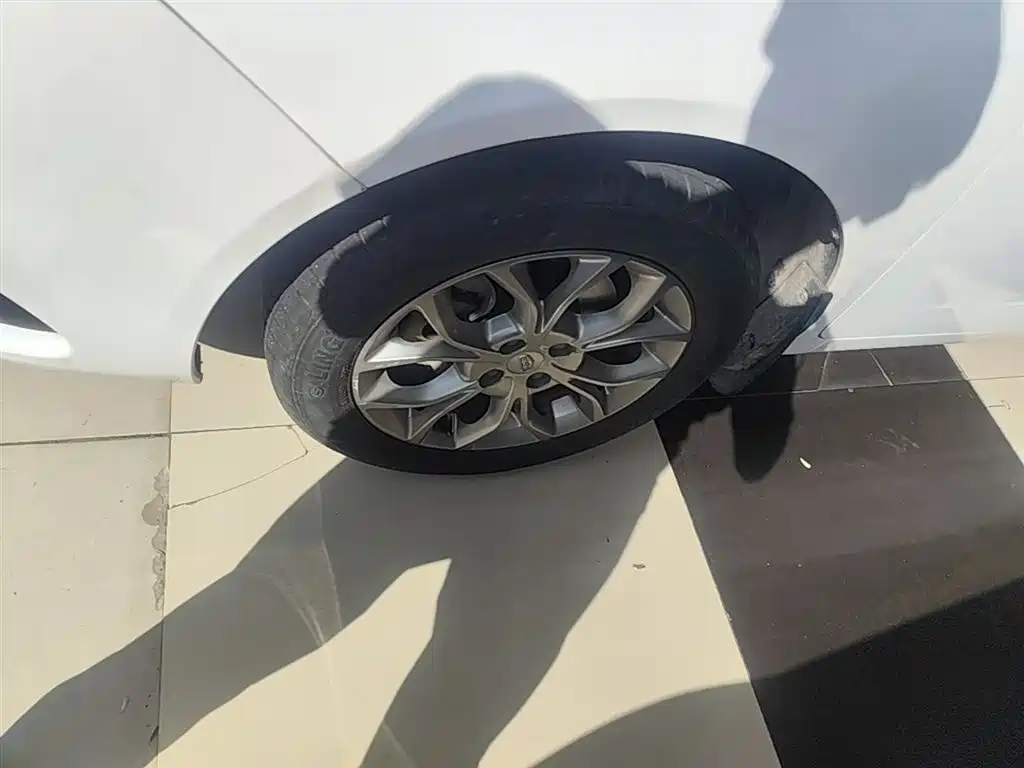Фото 23 - Geely Vision