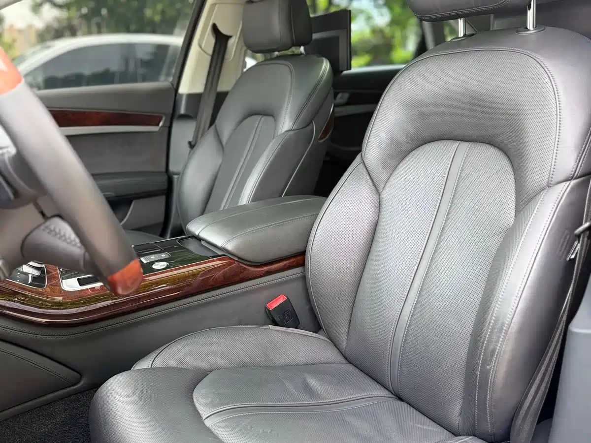 Audi A8 2013 A8L 50 TFSI quattro Exclusive фото 3
