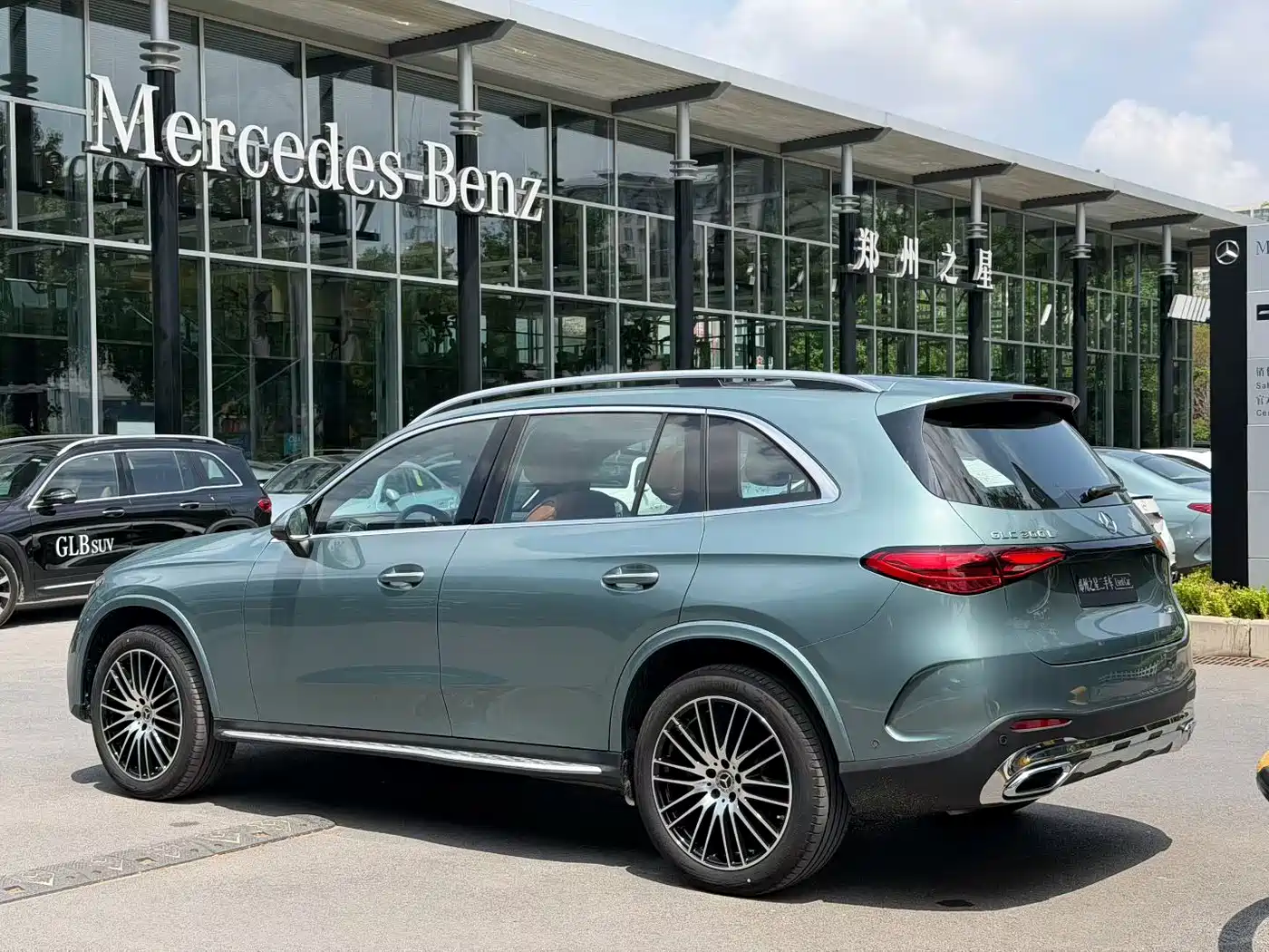 Mercedes-Benz GLC 2025 GLC 300 L 4MATIC Luxury 5-seater фото 5